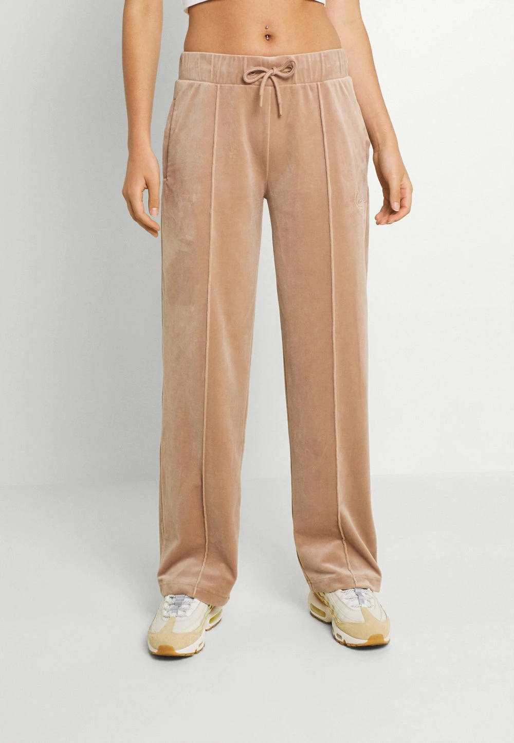 Soldes Karl Kani SMALL SIGNATURE - Pantalon de survêtement joggings normale female 3 Soldes Karl Kani SMALL SIGNATURE - Pantalon de survêtement joggings normale female