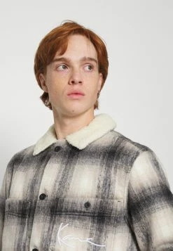 Karl Kani Prix Dégriffé CHEST SIGNATURE JACKET UNISEX - Veste mi-saison vestes & blazers col doublé 11 Karl Kani Prix Dégriffé CHEST SIGNATURE JACKET UNISEX - Veste mi-saison vestes & blazers col doublé -Karl Kani Soldes Boutique e936f8113de442c6bd4fac9d7c2c190e