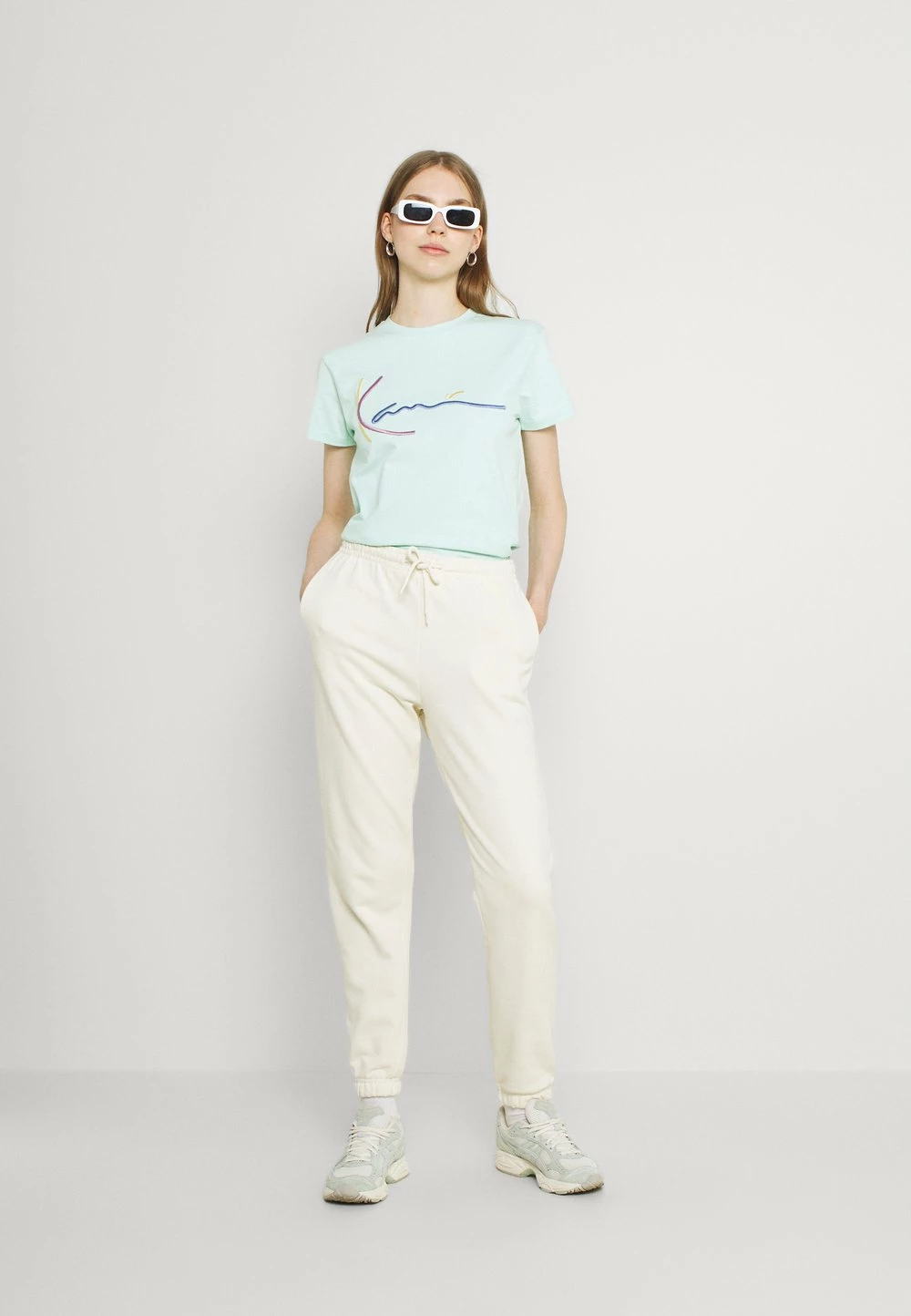 Karl Kani Prix Favorable SIGNATURE TEE - T-shirt imprimé t-shirts col rond female 4 Karl Kani Prix Favorable SIGNATURE TEE - T-shirt imprimé t-shirts col rond female – Image 2