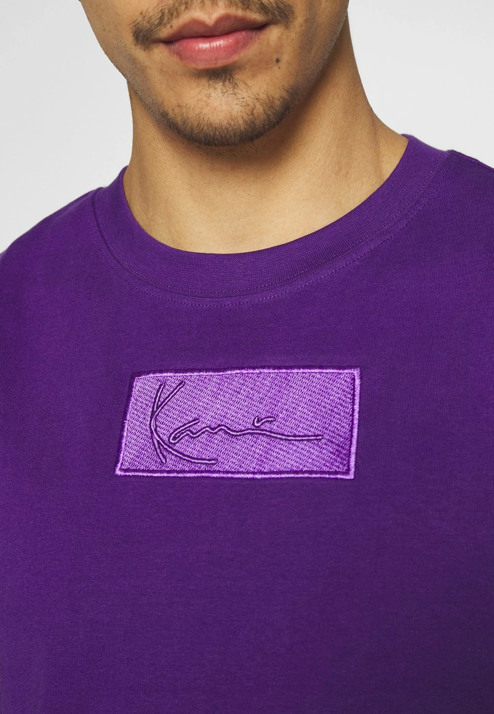 Karl Kani Qualité Garantie SMALL SIGNATURE BOX TEE UNISEX - T-shirt imprimé pantalons col rond 8 Karl Kani Qualité Garantie SMALL SIGNATURE BOX TEE UNISEX - T-shirt imprimé pantalons col rond – Image 6