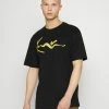 Karl Kani Meilleur Prix Garanti UNISEX 3D SIGNATURE TEE - T-shirt imprimé t-shirts col rond -Karl Kani Soldes Boutique ef9dbbf42c324af3870b294b42bf5060