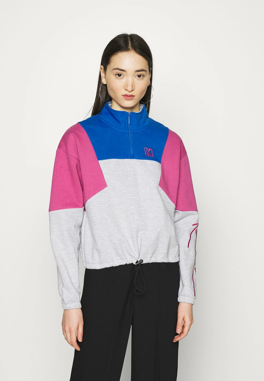 Karl Kani Vendre-Réclame SIGNATURE BLOCK TROYER - Sweatshirt sweatshirts col camionneur female 3 Karl Kani Vendre-Réclame SIGNATURE BLOCK TROYER - Sweatshirt sweatshirts col camionneur female