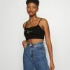 Karl Kani SIGNATURE CROP - Débardeur En Remise vestes encolure large ronde female -Karl Kani Soldes Boutique f79610ab103043708eab7e772f1a2080