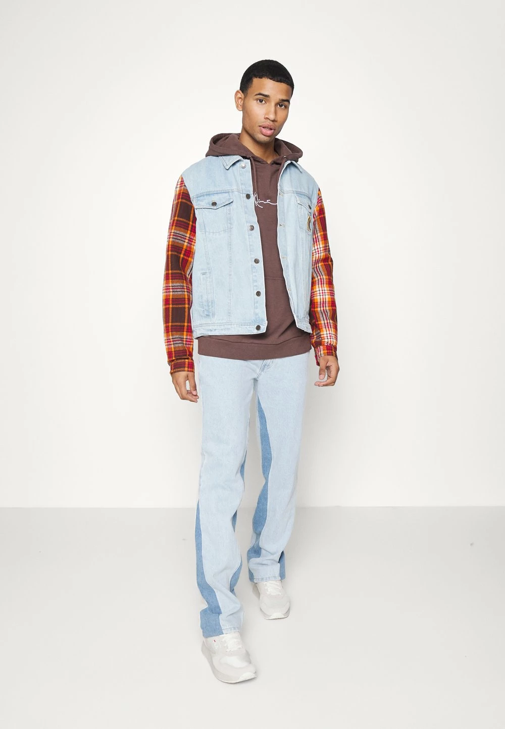 Karl Kani Vendre-Réclame RETRO PATCH JACKET UNISEX - Veste en jean vestes & blazers col à revers 4 Karl Kani Vendre-Réclame RETRO PATCH JACKET UNISEX - Veste en jean vestes & blazers col à revers – Image 2