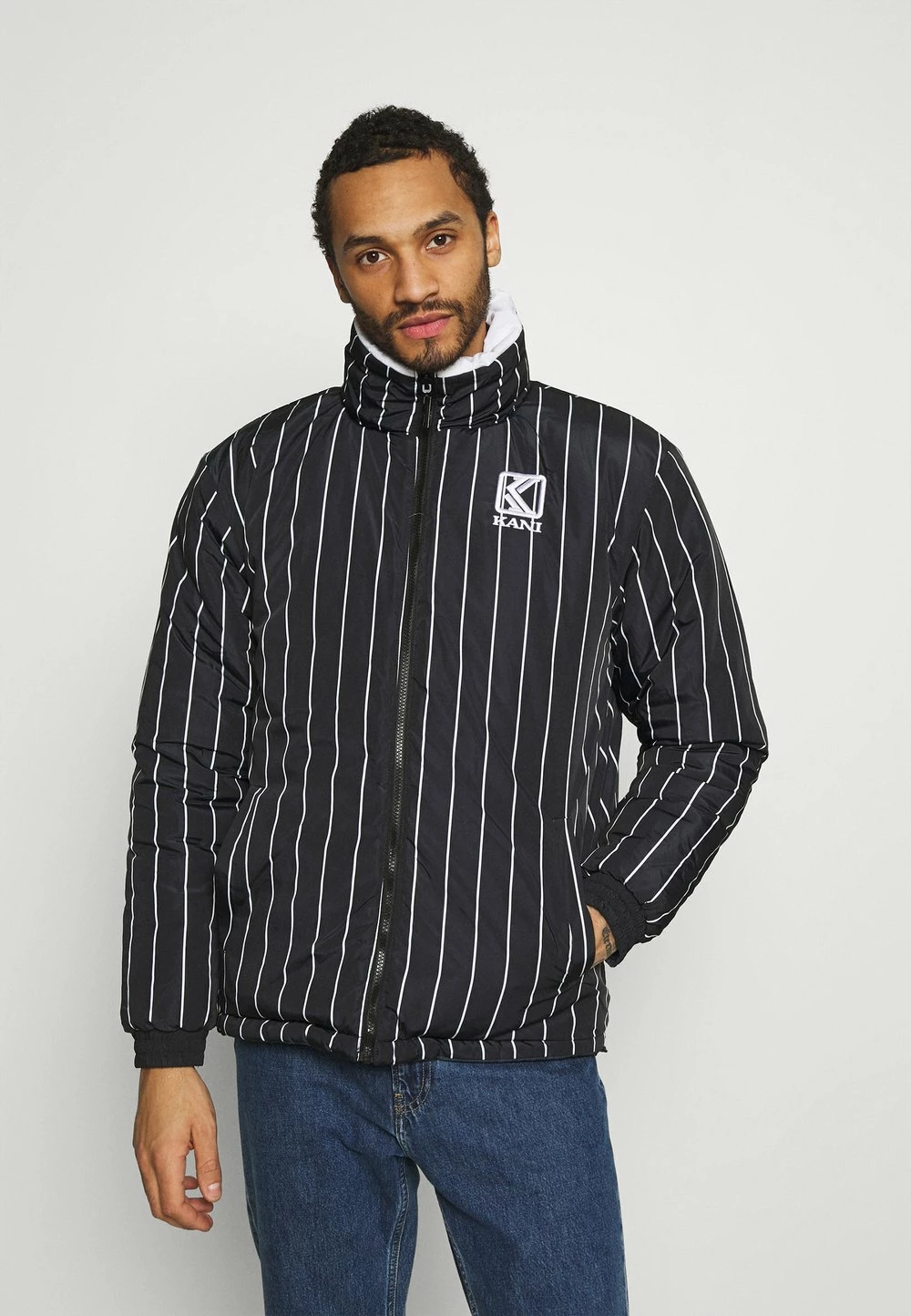 Prix Accessible Karl Kani UNISEX RETRO BLOCK REVERSIBLE PUFFER - Veste d'hiver vestes col doublé 6 Prix Accessible Karl Kani UNISEX RETRO BLOCK REVERSIBLE PUFFER - Veste d'hiver vestes col doublé – Image 4